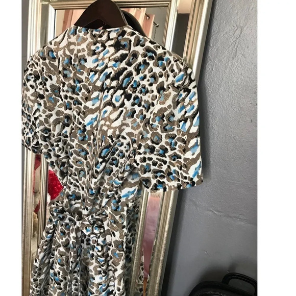 Leopard
grey/blue print midi dress - Picture 5 of 8